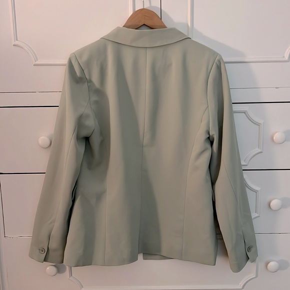NWOT Sage Green Blazer Size Medium - Picture 4 of 4